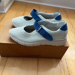White Mary Janes with blue trim, Size 37